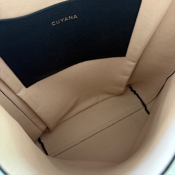 Cuyana Tall Structured Tote - Black Pebbled Leather - Picture 9 of 10